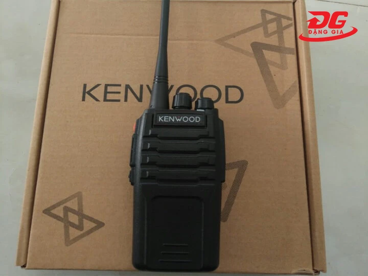 Sóng mạnh mẽ, xuyên tường và địa hình hiểm trở