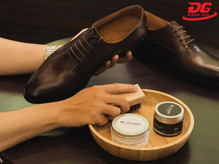 ý thức bảo dưỡng chăm sóc giày