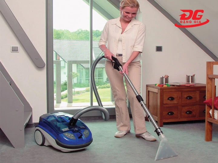 Tránh hút chất lỏng hoặc vật cứng nếu máy không hỗ trợ hút ướt