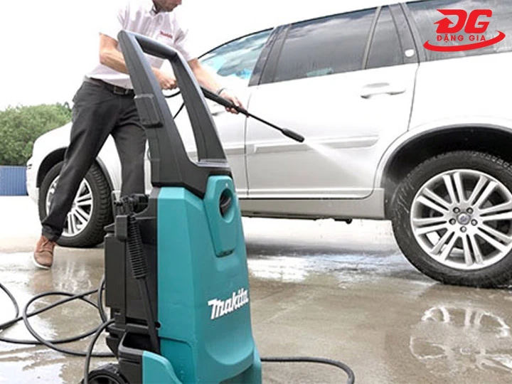 Máy vệ sinh xe Makita HW1200