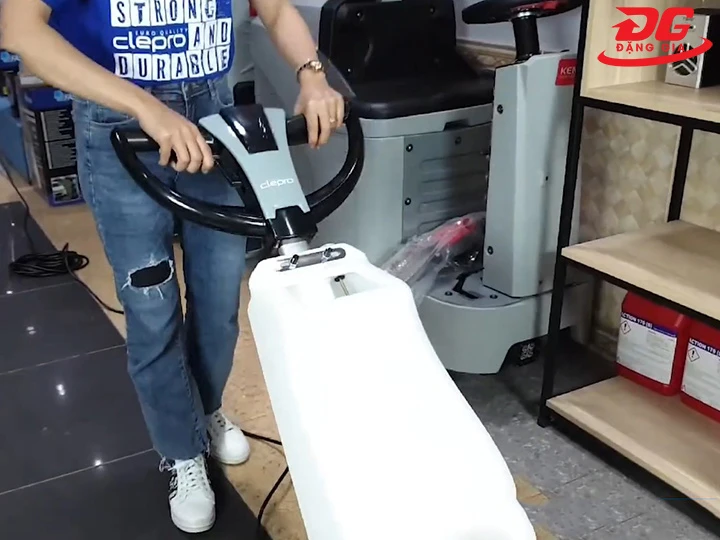khởi động máy chà sàn Clepro CS17G