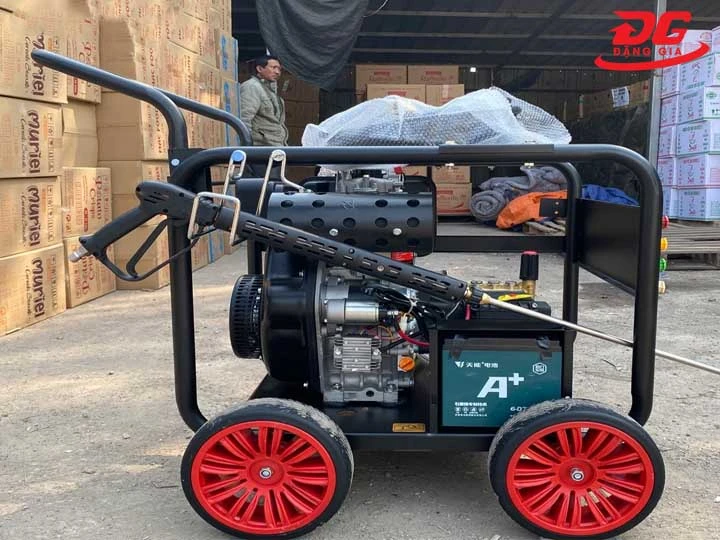 Máy rửa xe chạy dầu 10HP Lucky