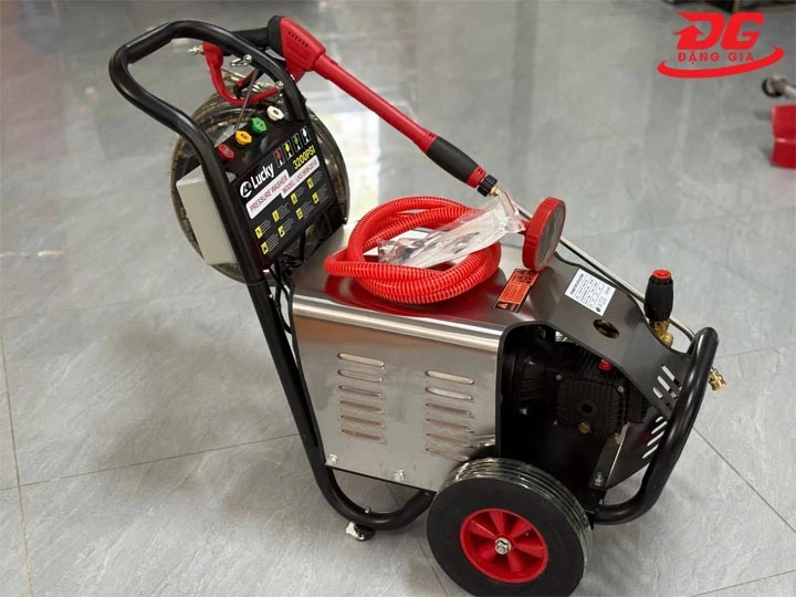 Máy rửa xe ô tô cao áp Lucky 3200PSI 5.5kw 3 pha