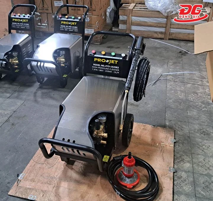 Máy rửa xe Projet: Xịt khỏe, Giá tốt, An toàn, Chạy bền