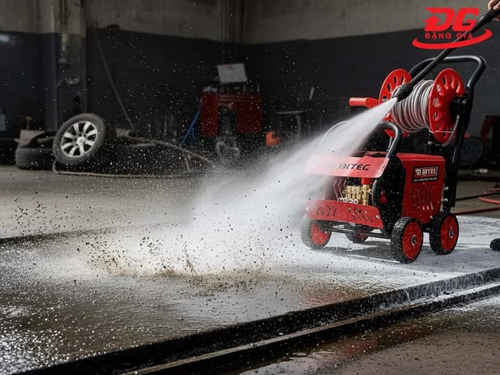Máy rửa xe Btec xịt rửa mạnh