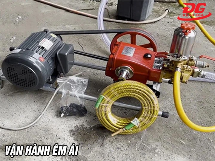 Máy rửa xe đầu rời chạy êm