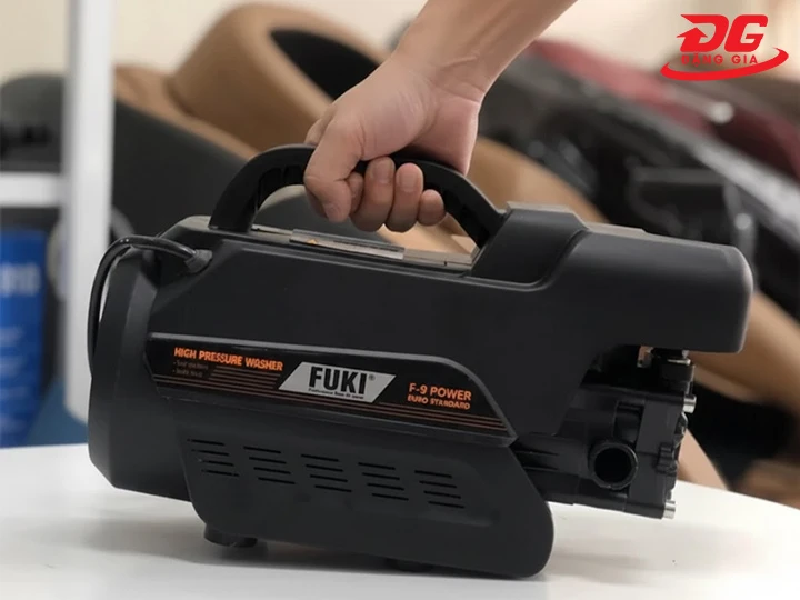 Máy rửa xe Fuki nhỏ gọn