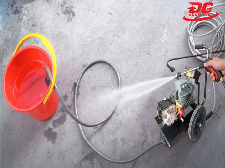 Kết cấu bền bỉ - Tự hút nước, tự ngắt an toàn