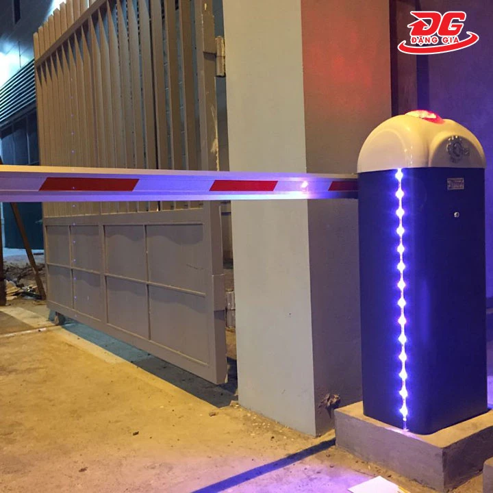 Barie tự động cho công trường có đèn led