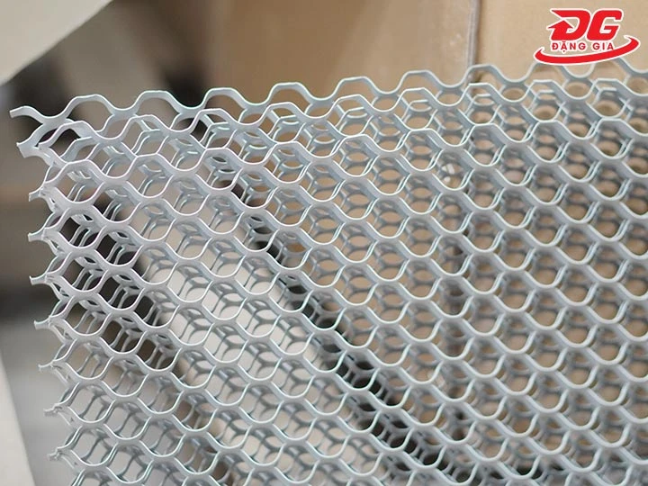 tấm tản nhiệt bằng sắt hoặc thép