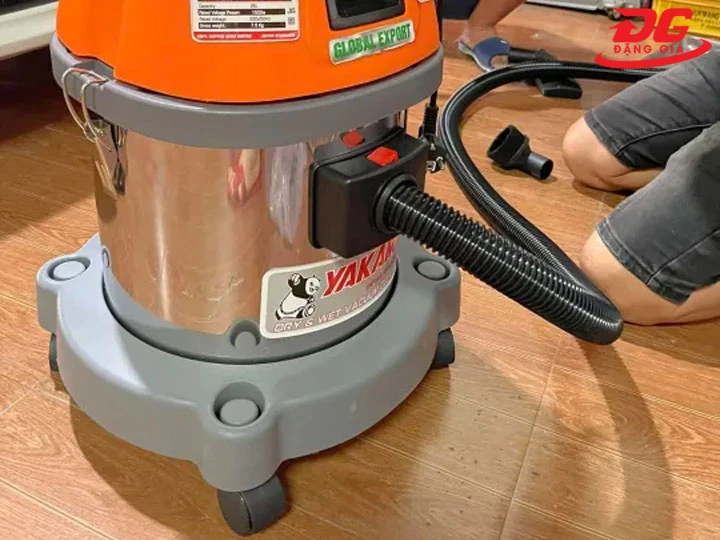 Máy hút bụi Yakama được thiết kế gọn nhẹ