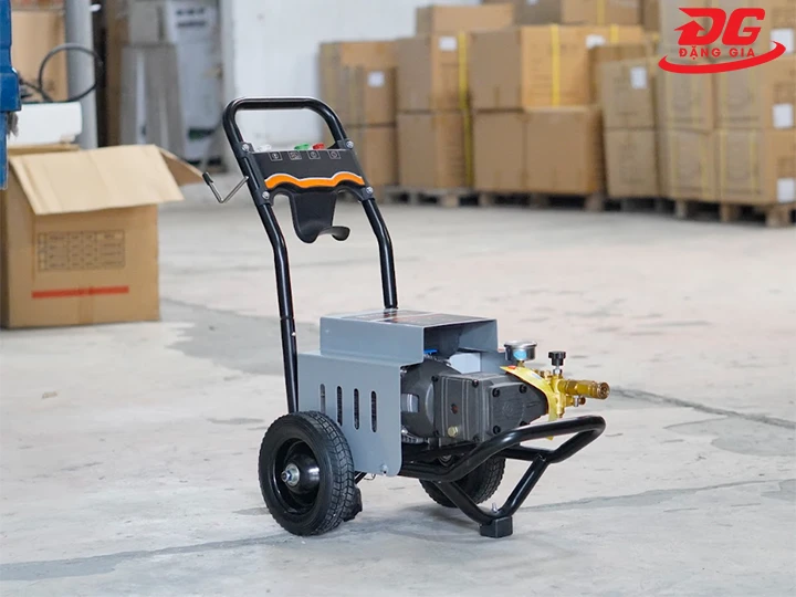 máy rửa xe áp lực cao