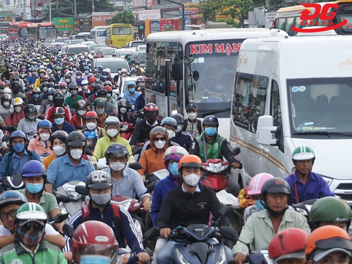phương tiện giao thông đông đúc