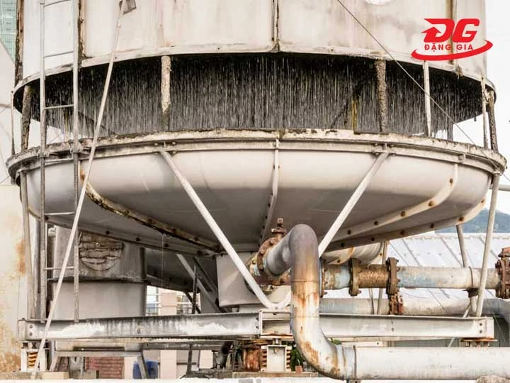 Tháp giải nhiệt bị ăn mòn, nứt vỡ