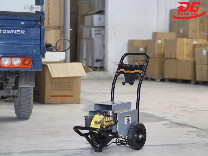 Máy xịt rửa xe tăng áp Palada PD 80/2.2