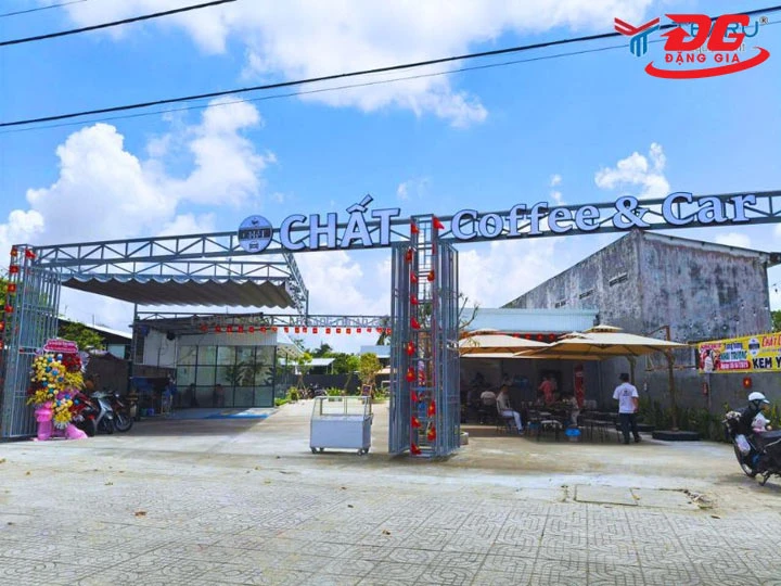 Tiệm cafe rửa xe