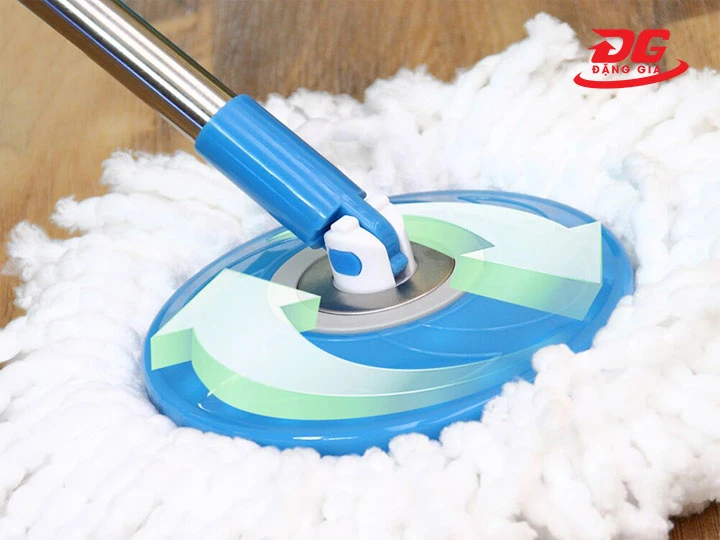 Lắp bàn lau vào cán lau