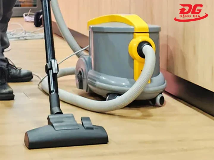 Hút bụi theo hướng từ xa đến gần