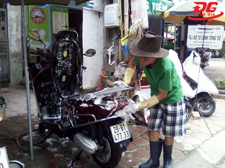 Tiệm Sông Lấp chuyên rửa xe máy