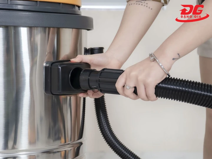 Lắp hộp nhựa vuông máy hút bụi công nghiệp