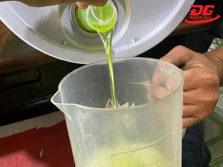 Pha nước rửa xe 3M