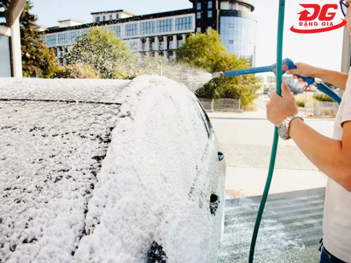 chi phí rửa xe tại Crystal Decal
