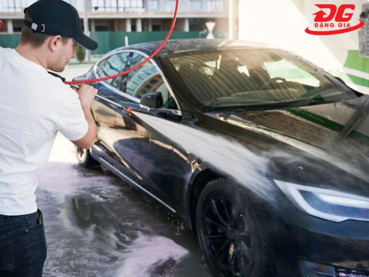 dịch vụ rửa xe Khói Detailing