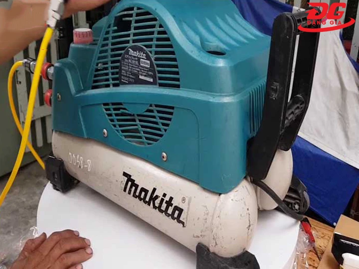 Máy nén khí Makita chủ yếu là hàng bãi
