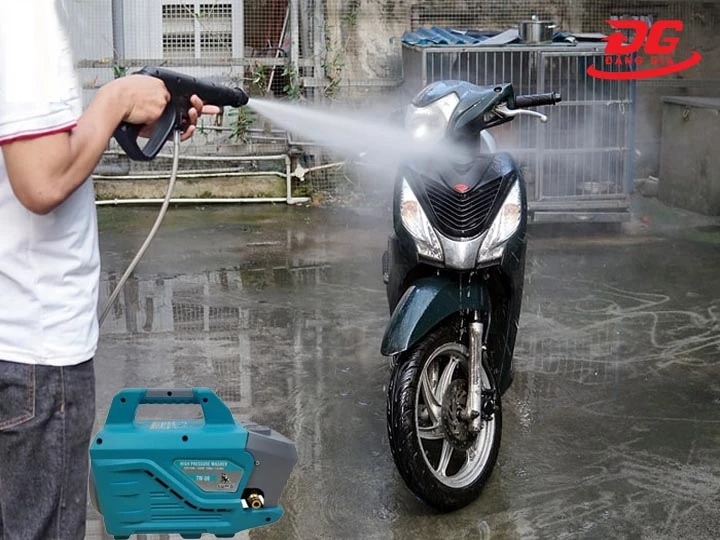 máy rửa xe Sumo lực phun mạnh