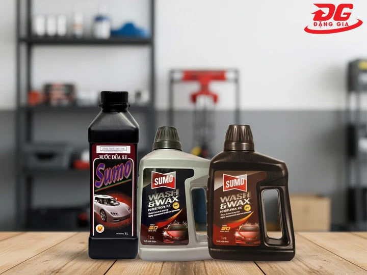 Nước rửa xe Sumo chai 1L