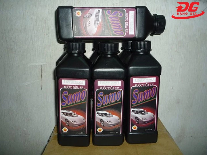 Nước rửa xe Sumo chai vuông