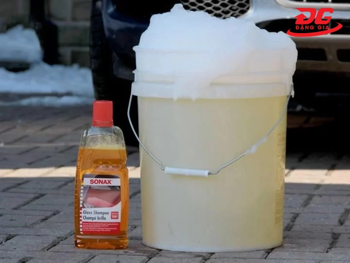 Nước rửa xe Sonax tạo nhiều bọt