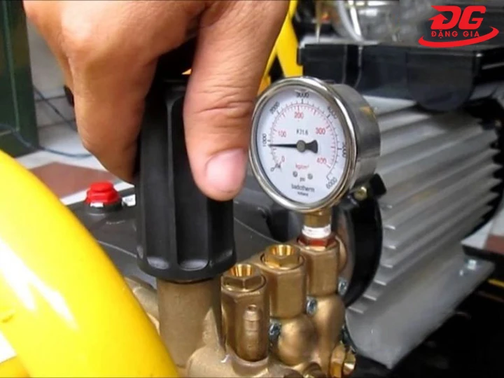 cách chỉnh áp lực qua cụm van chỉnh áp suất