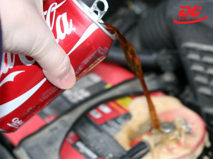 Khôi phục cực ắc quy bị oxy hóa, loại bỏ rủi ro