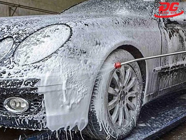 nước rửa xe không chạm Ekokemika mạnh mẽ