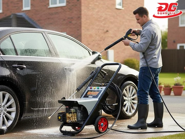 sử dụng máy rửa xe Univiet