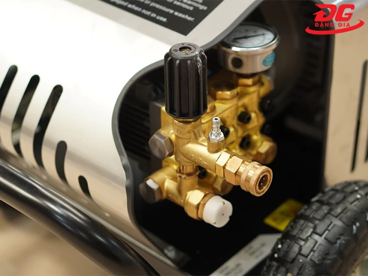 vị trí cụm van chỉnh áp suất máy rửa xe