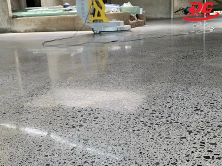 đánh bóng sàn xi măng đúng cách