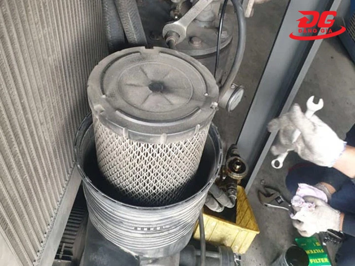 Máy nén khí không lên hơi do lọc gió