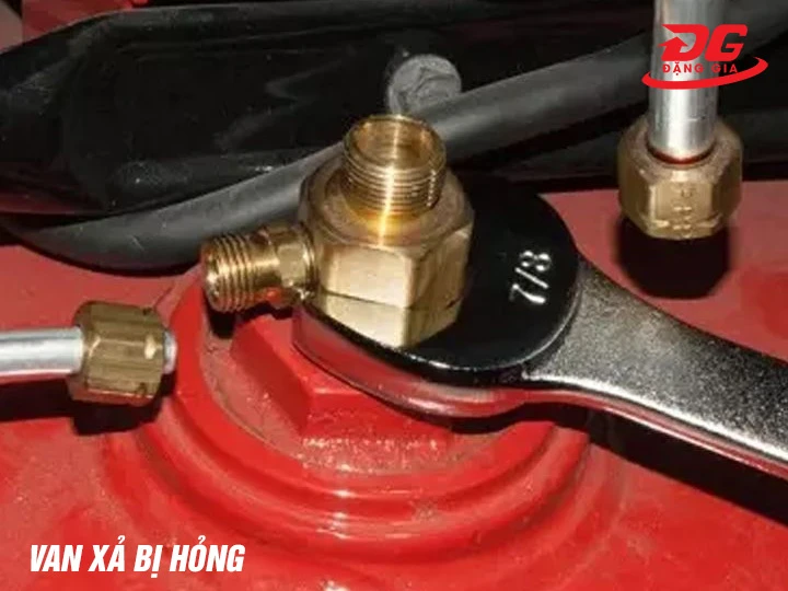 Máy nén khí không lên hơi do van xả