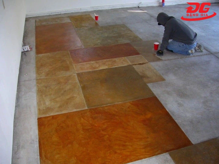 phun màu sau khi đánh bóng sàn xi măng