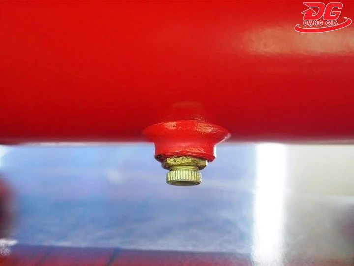 vị trí van xả nước máy nén khí ở đáy bình