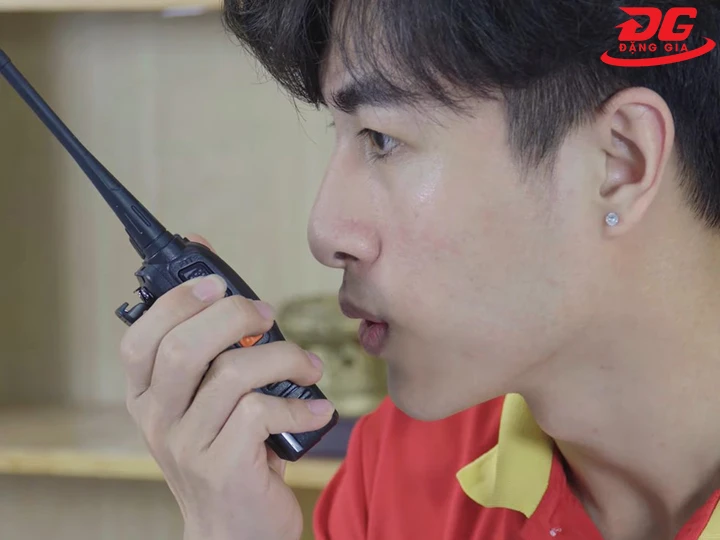 giữ khoảng cách đàm thoại