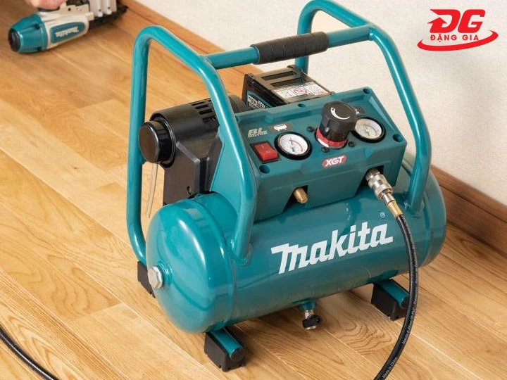 Máy nén khí cầm tay Makita AC001G
