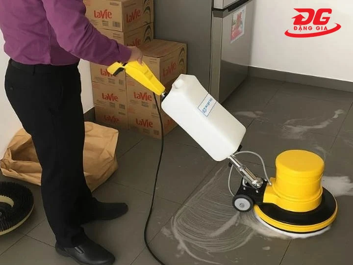 sử dụng Máy chà sàn Supper Clean SC 154