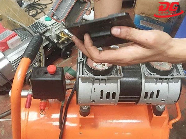 cách vệ sinh máy nén khí mini đúng cách