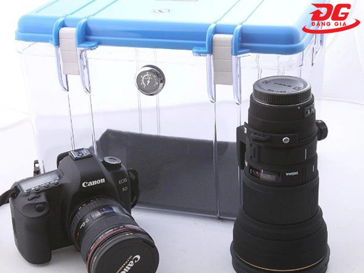 dùng hộp chống ẩm