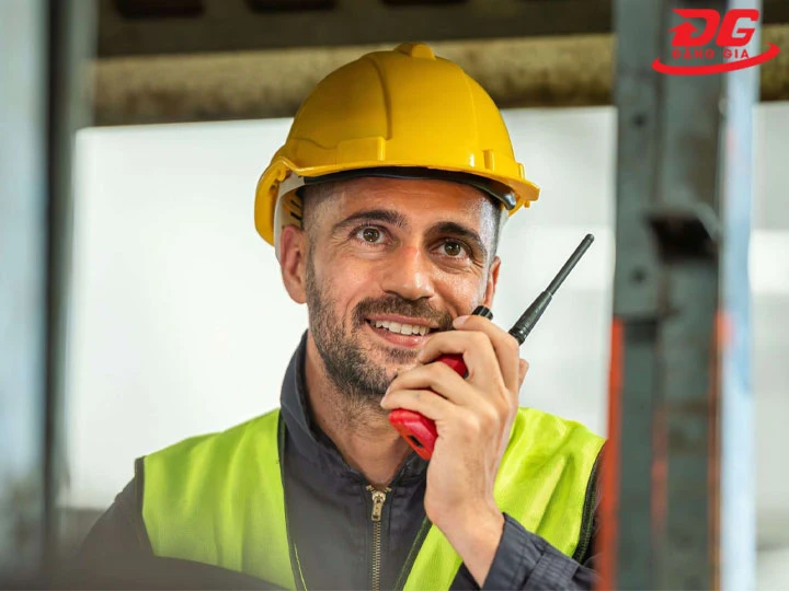 chi phí sử dụng máy bộ đàm