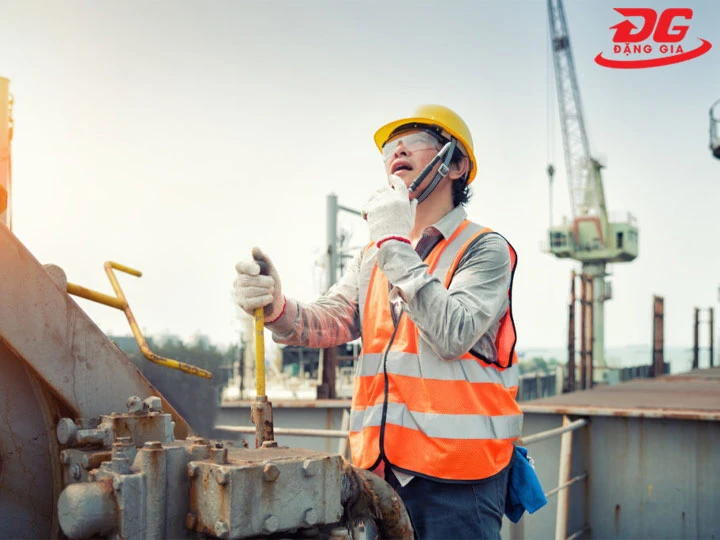 Sử dụng bộ đàm có phải đăng ký không theo quy định mới?