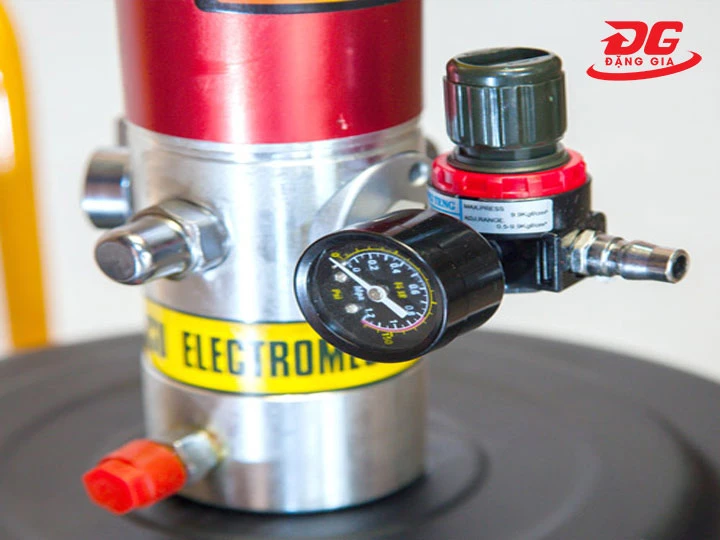 Sử dụng đầu bơm máy bơm mỡ 20L, 30L cần lưu ý gì?